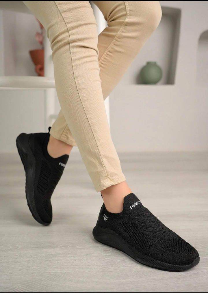 Ferrosa Knitted Lightweight Shoes – Black | LUVIA