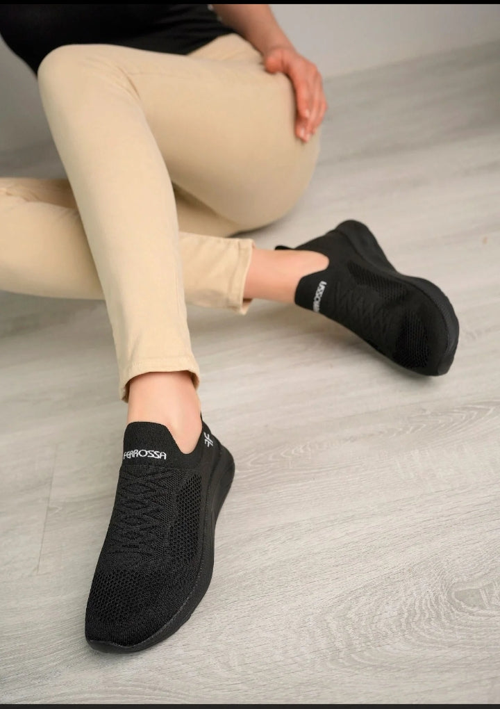 Ferrosa Knitted Lightweight Shoes – Black | LUVIA