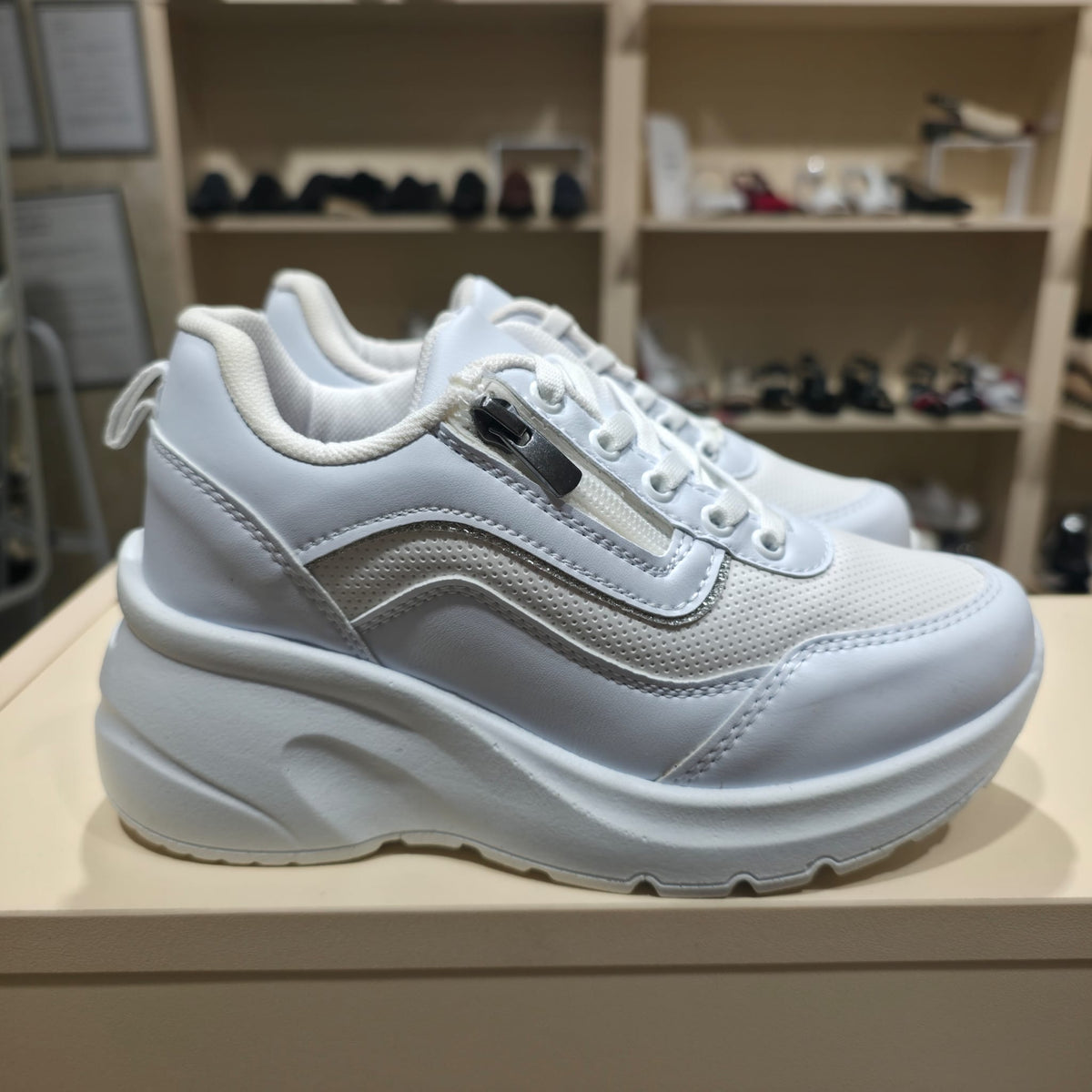 Sporty Zipper Heel – White