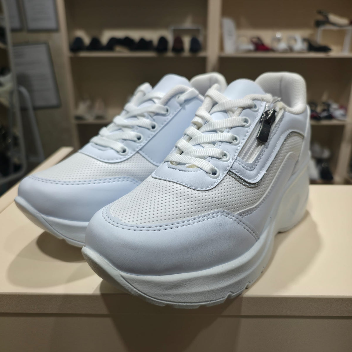 Sporty Zipper Heel – White