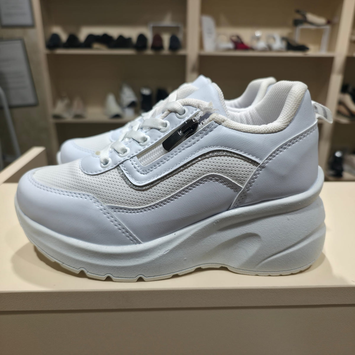 Sporty Zipper Heel – White