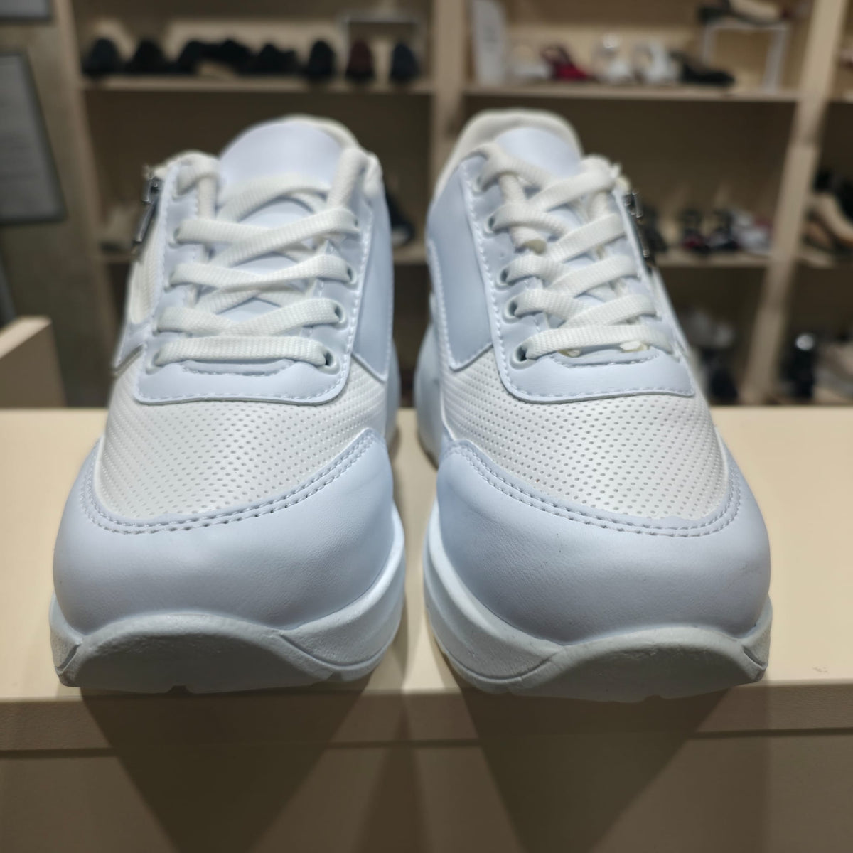 Sporty Zipper Heel – White